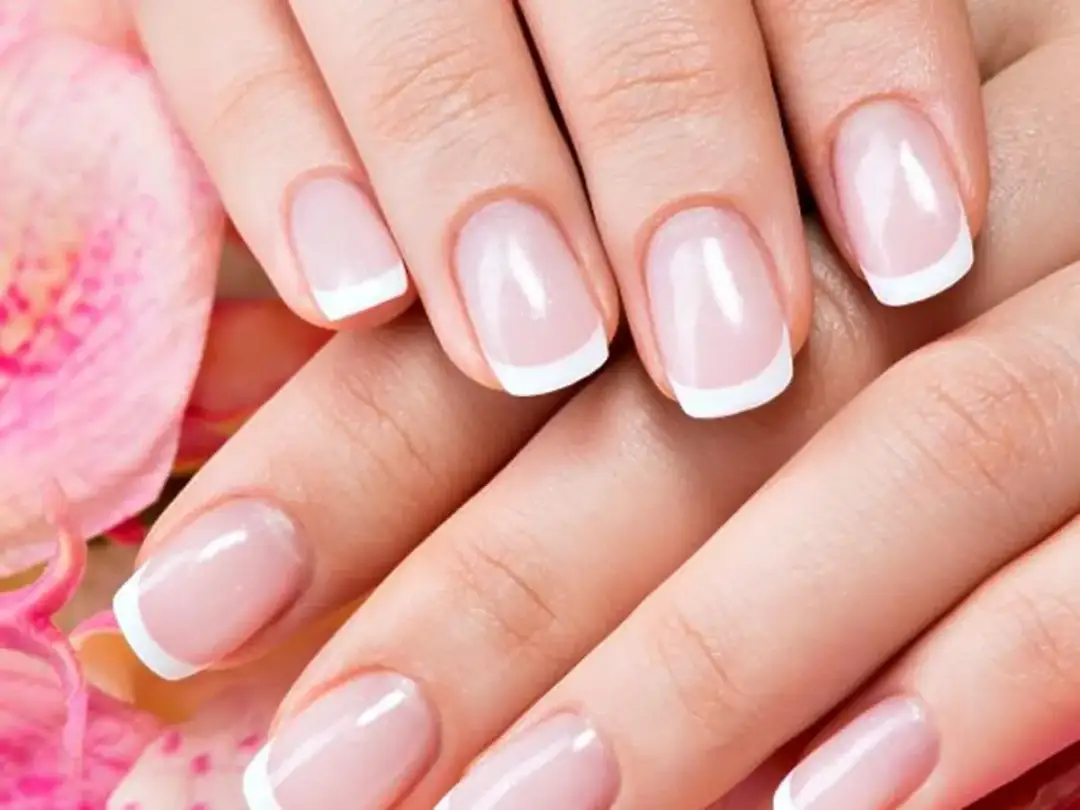 Jak malować paznokcie francuski manicure bez błędów i z profesjonalnym efektem