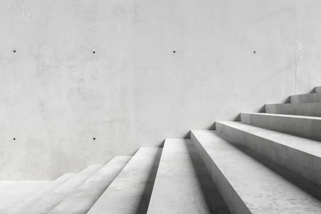 Jak skutecznie odnowić stare schody i uniknąć kosztownych błędów