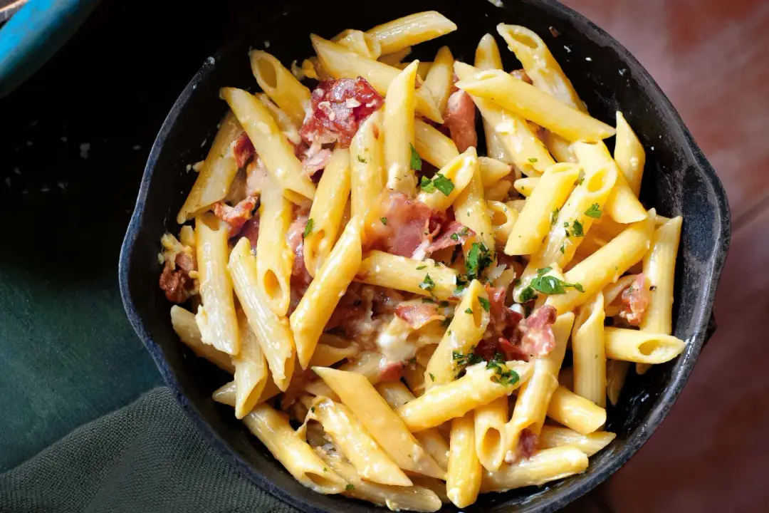 Penne alla carbonara - prosty przepis na idealne danie makaronowe