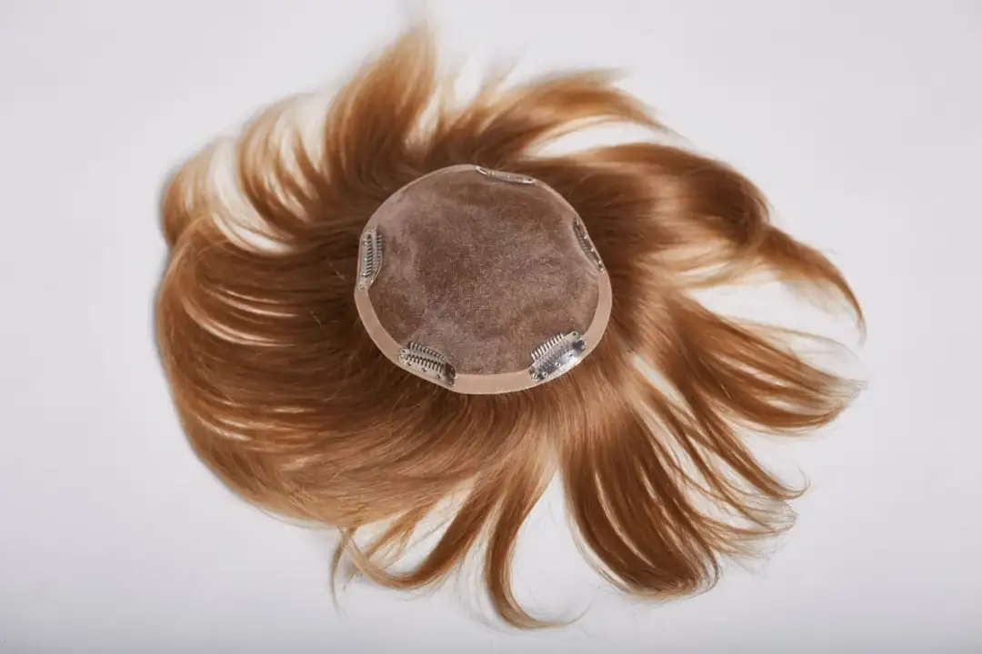 Jak zagęścić włosy damskie? Najlepsze metody i naturalne sposoby