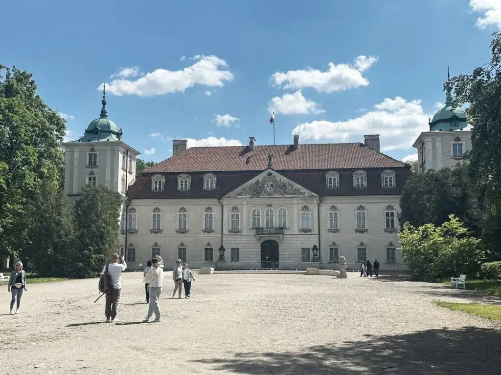 Dworek Biała Dama w Nieborowie - historia, atrakcje i tajemnice