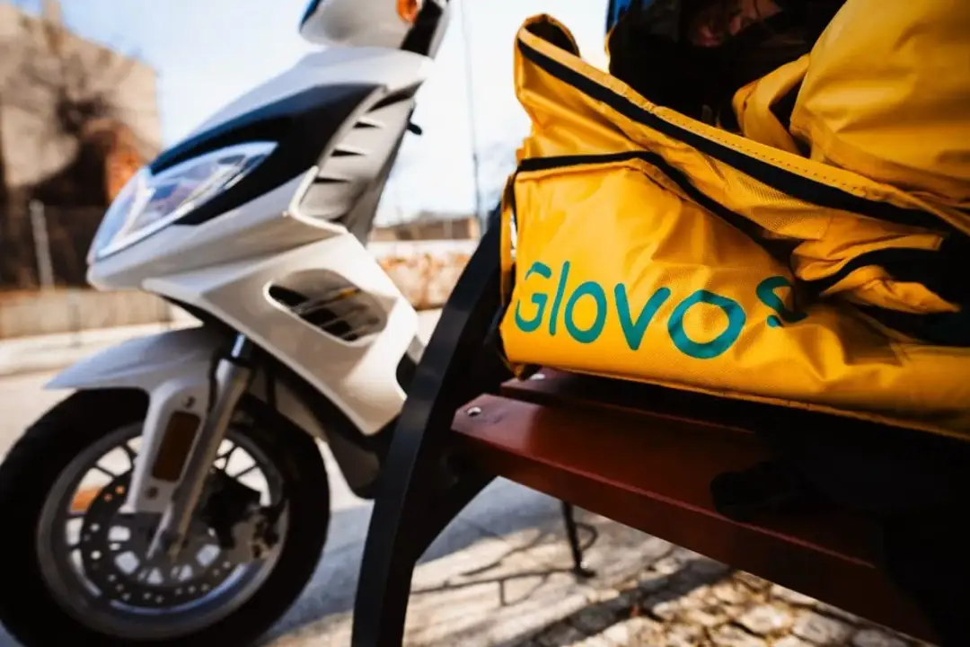 Ile można zarobić w Glovo? Realne zarobki kurierów w Polsce