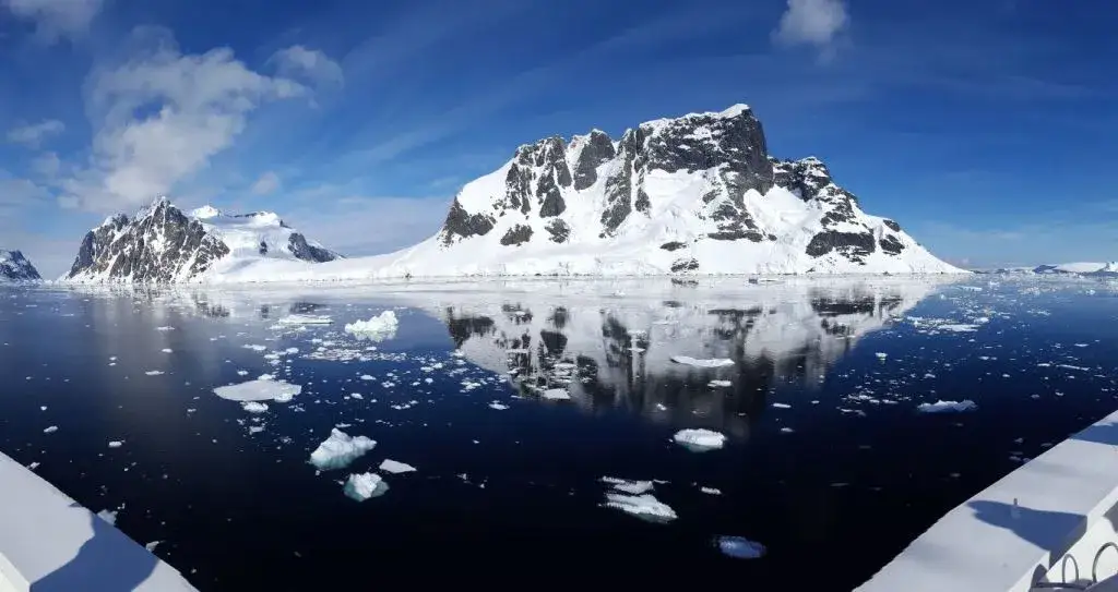 Flagi Antarktydy i innych niezwykłych miejsc. Poznaj historie