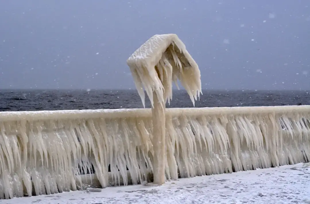 Kiedy ostatnio zamarzł Bałtyk? Zaskakujące fakty o lodzie na morzu