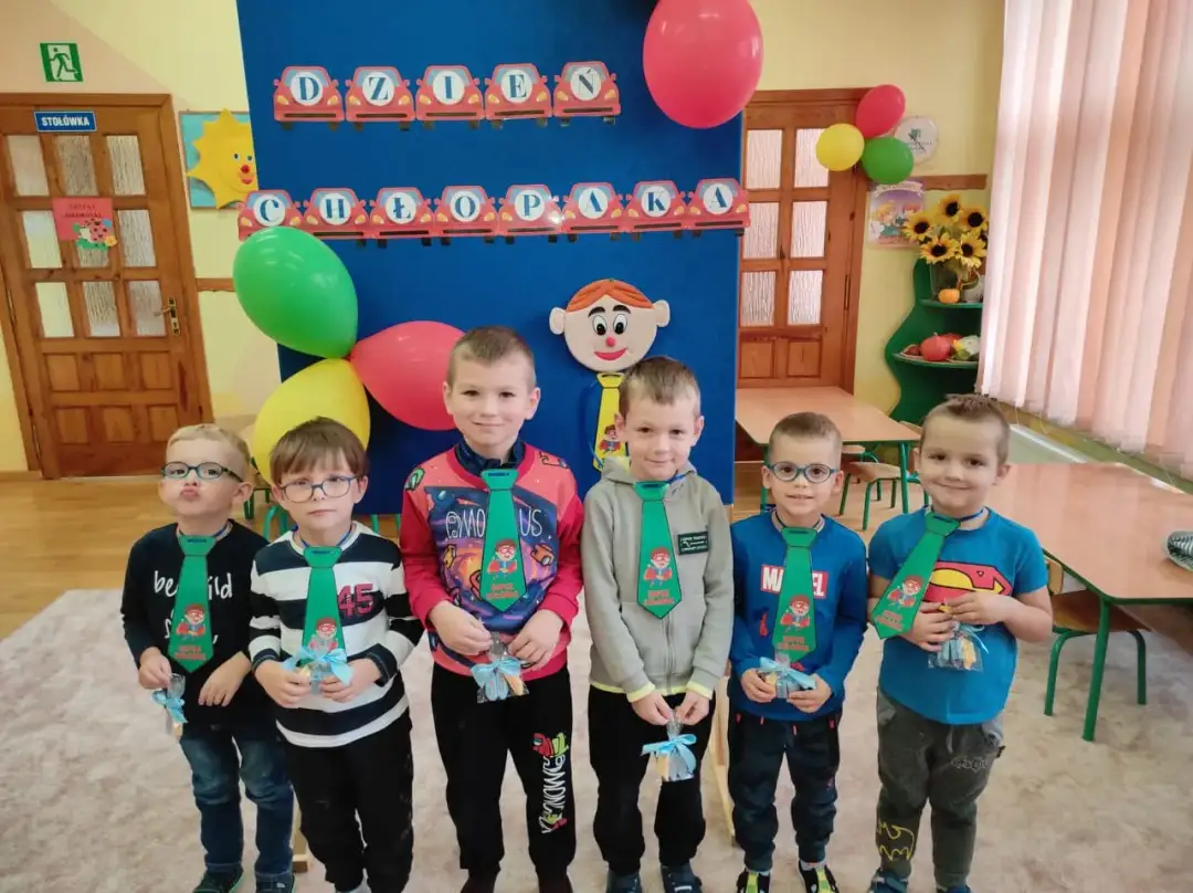 Pomysły na dzień chłopaka w przedszkolu, które zachwycą dzieci