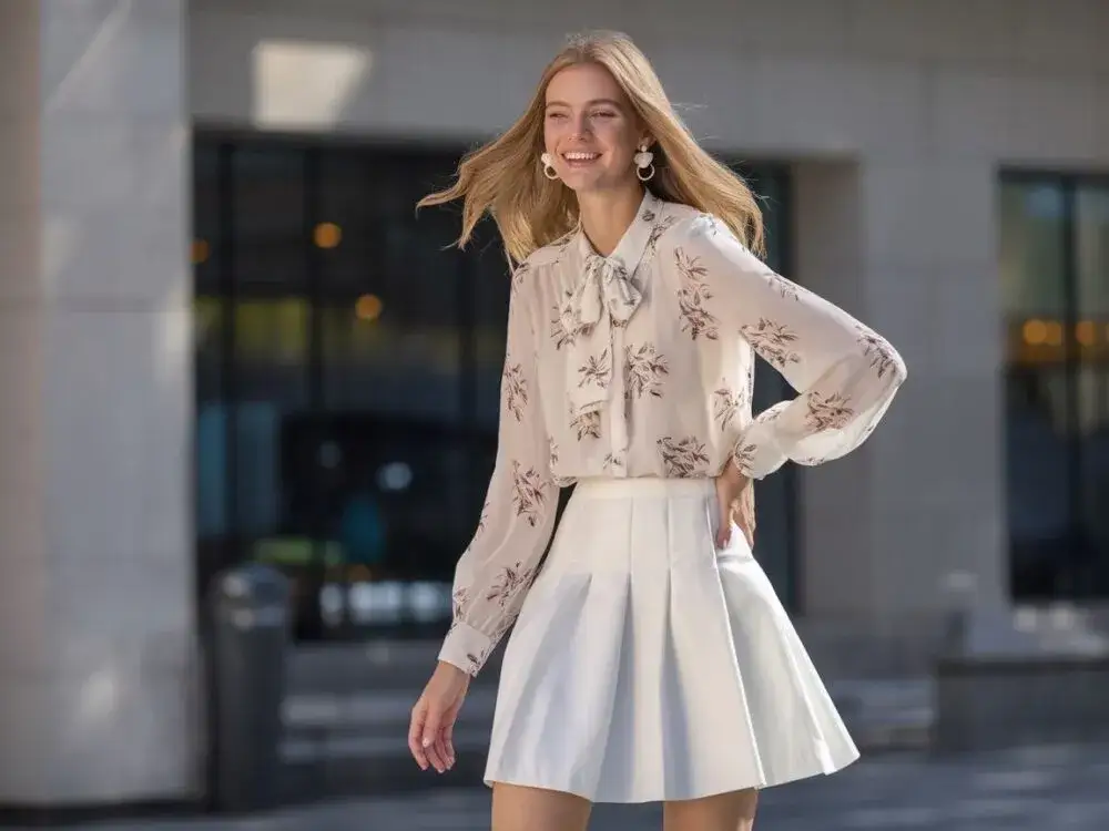 Jaka bluzka do białej spódnicy? Stylizacje na każdą okazję!