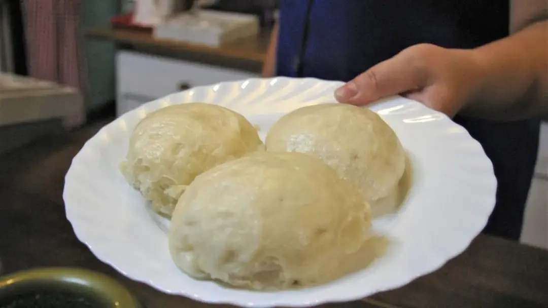 Czy kluski na parze są tuczące? Sprawdź ich kaloryczność i wpływ na dietę