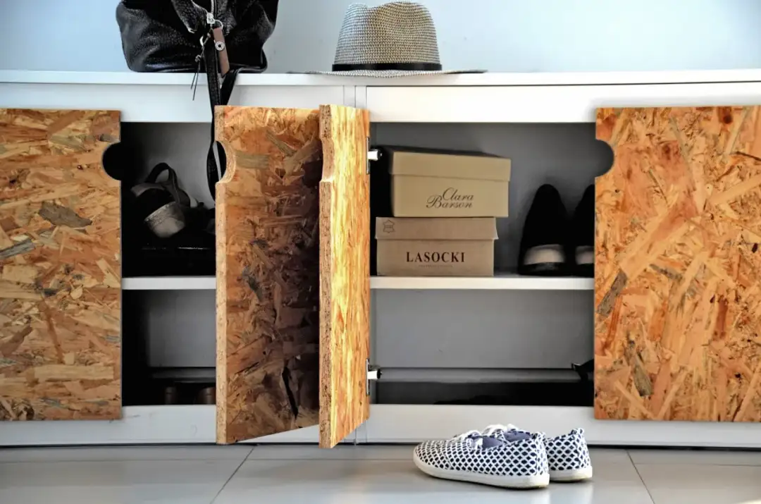 Zrób to sam: Obrotowa szafka na buty genialny patent na przestrzeń