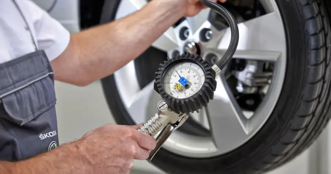 Gdzie sprawdzić ciśnienie w oponach, aby uniknąć niebezpieczeństwa na drodze
