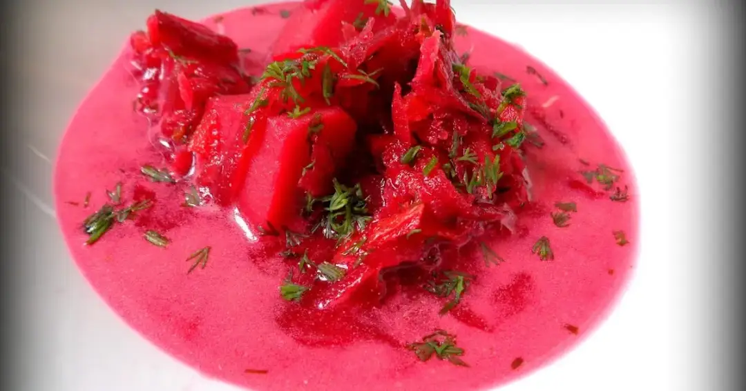 Zupa buraczkowa jak u babci – smak dzieciństwa w każdej łyżce