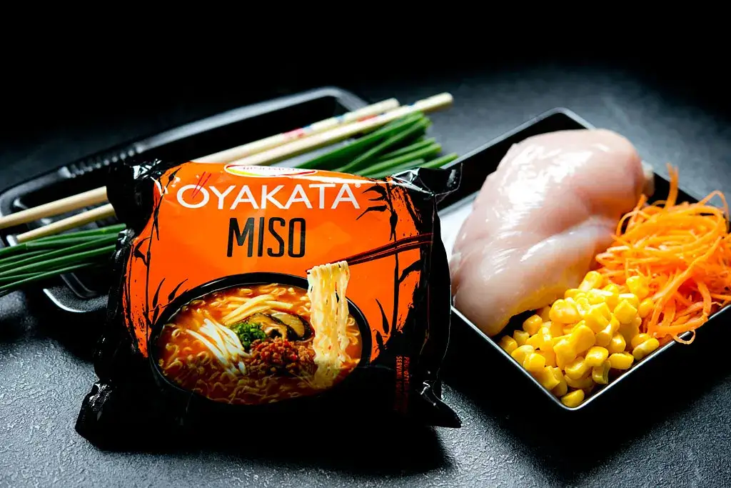 Jak zrobić zupę miso z kurczakiem? Poznaj sekrety japońskiej kuchni Jak zrobić zupę miso z kurczakiem? Poznaj sekrety japońskiej kuchni