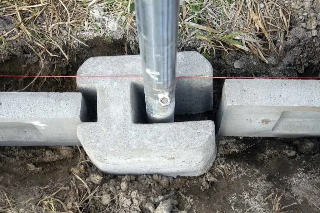 Najlepsza zaprawa do słupków ogrodzeniowych - uniknij błędów w montażu