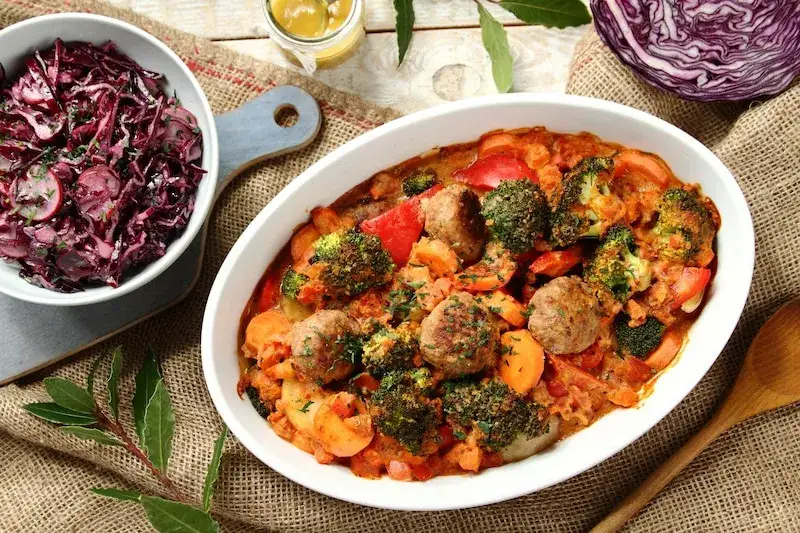 Jakie surówki do pulpetów? Odkryj smaki, które zachwycą!