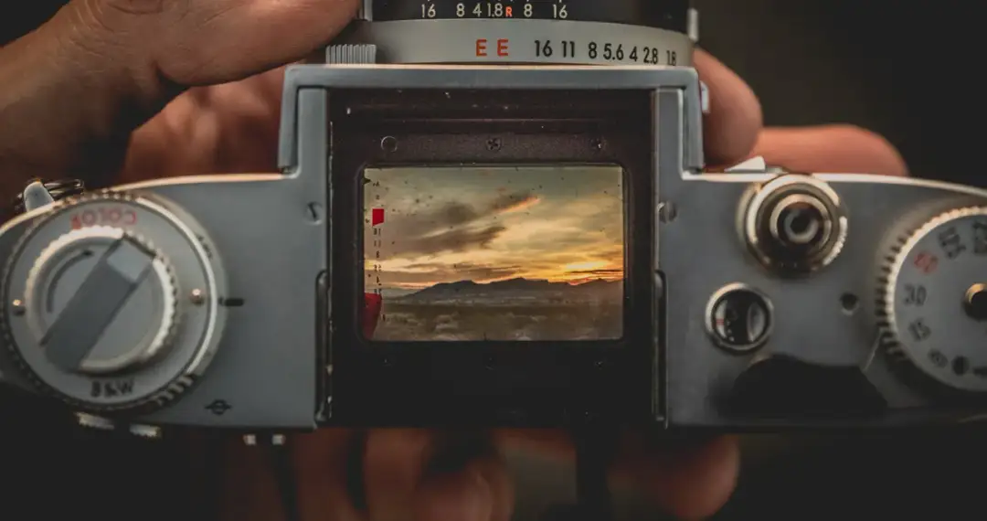 W którym roku wynaleziono aparat fotograficzny i dlaczego to ważne?