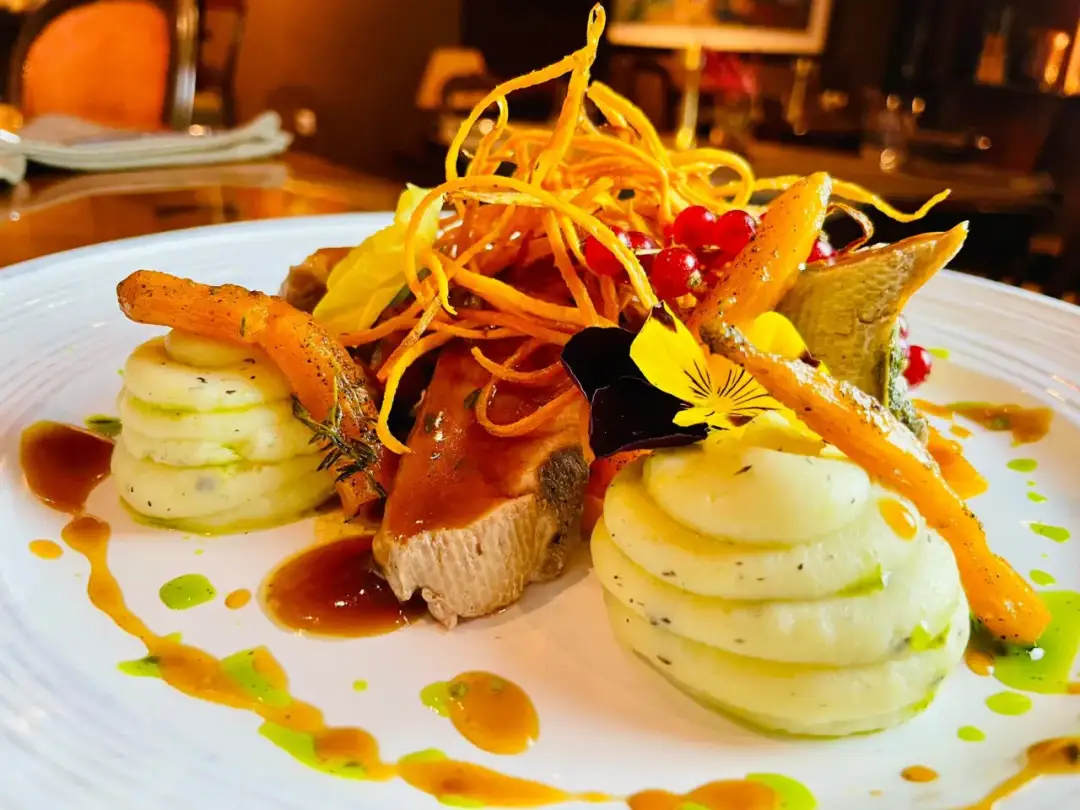 Gdzie zjeść w Konstancinie-Jeziornie? Sprawdź najlepsze miejsca!