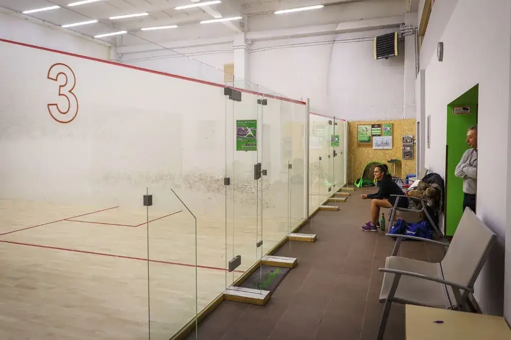 FAVELA klub squasha w Sosnowcu - unikalne korty i wydarzenia