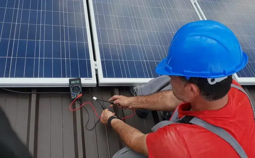 Kto może legalnie instalować fotowoltaikę? Sprawdź wymagania i uprawnienia