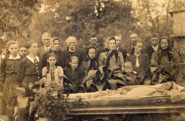 Kiedy pogrzeby w Polsce? Poznaj ważne terminy i tradycje