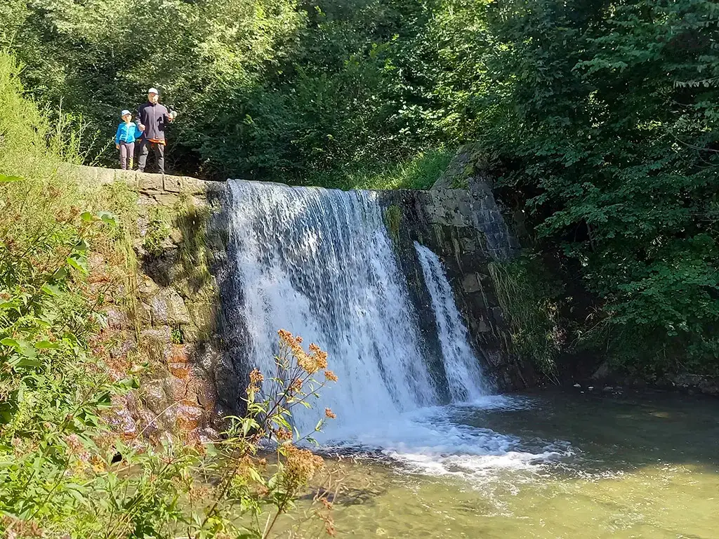 Łomnica-Zdrój atrakcje: Odkryj najpiękniejsze miejsca i szlaki