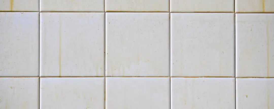 Skuteczne sposoby na czyszczenie bardzo brudnej terakoty bez uszkodzeń Skuteczne sposoby na czyszczenie bardzo brudnej terakoty bez uszkodzeń