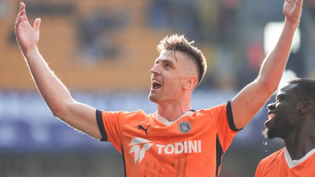 Ile zarabia Piątek? Szokujące fakty o jego pensji w piłce nożnej