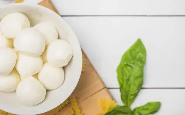 Czy mozzarella jest dietetyczna? Sprawdź, co musisz wiedzieć o jej kaloriach