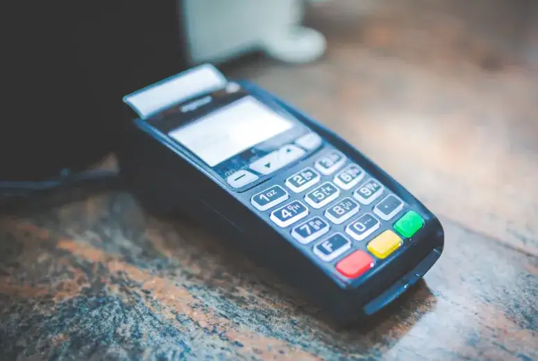 Jak płacić kartą na myjni, aby uniknąć problemów z płatnością
