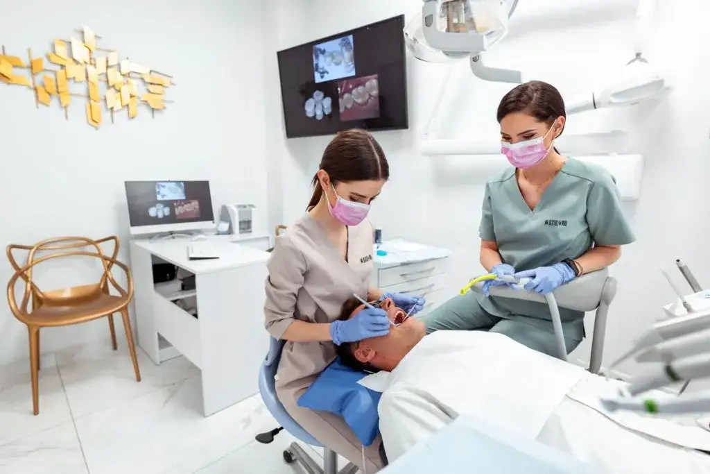 Ile po wizycie u dentysty nie można jeść, aby uniknąć bólu?