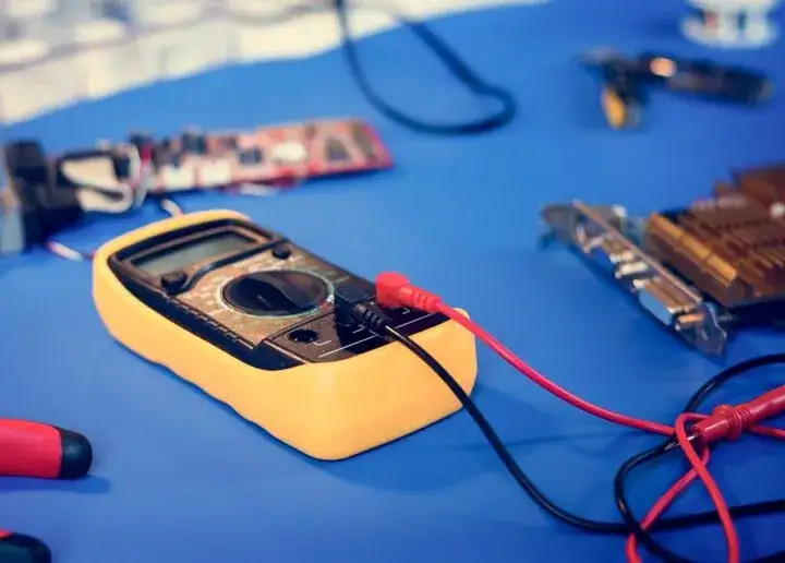 Najlepszy multimetr samochodowy - uniknij błędów przy zakupie