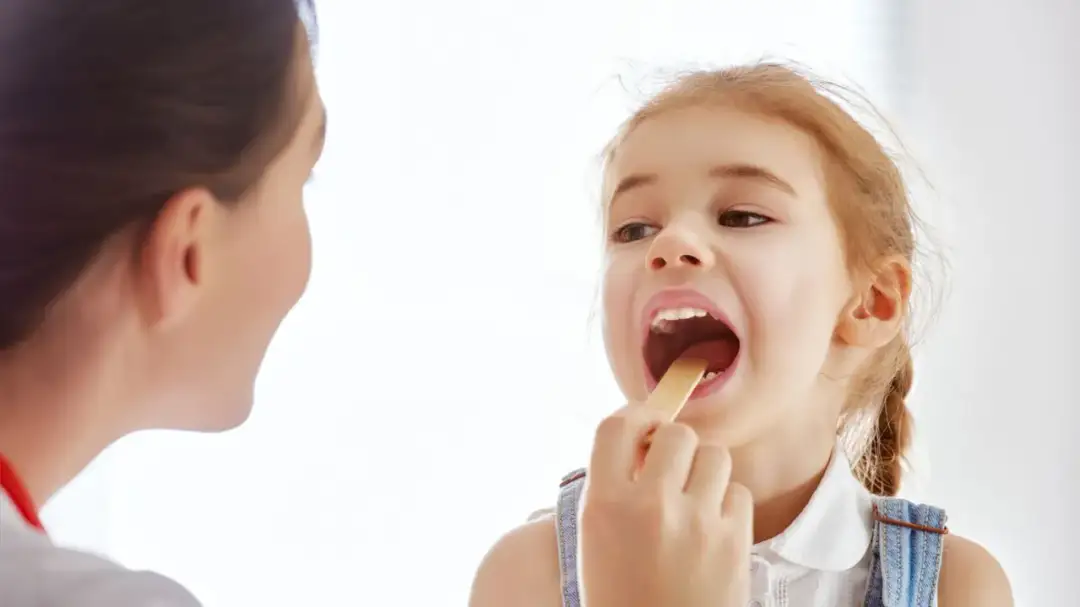 Co na zapalenie gardła dla dziecka: 7 skutecznych sposobów