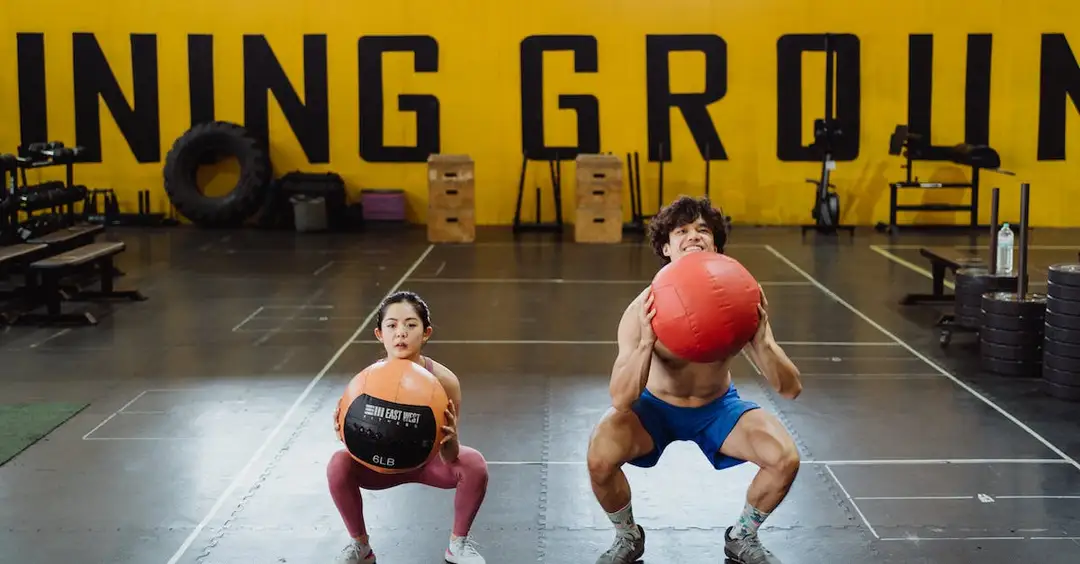 Jak zwiększyć ilość przysiadów? Program treningowy