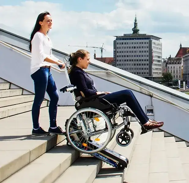 Jak wnosić ciężkie rzeczy po schodach bez ryzyka kontuzji