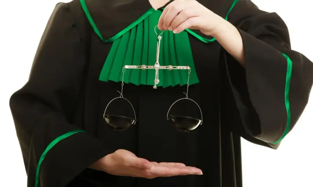 Czy radca prawny może reprezentować w sądzie? Poznaj jego uprawnienia