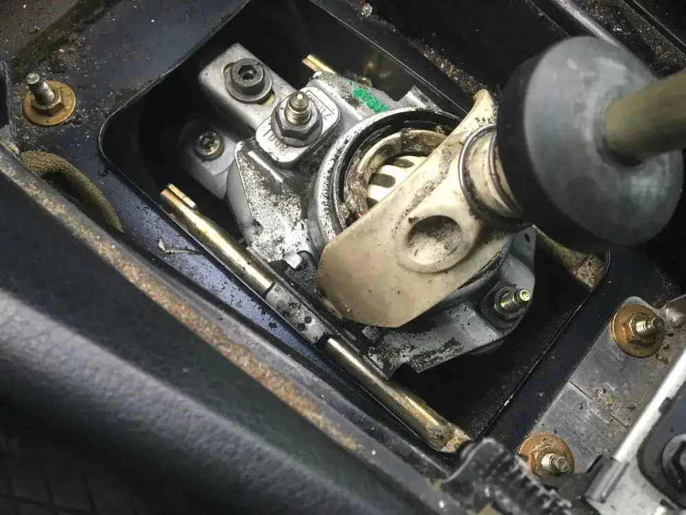 Gdzie podłożyć lewarek w Audi A6 C6? Uniknij błędów i uszkodzeń podwozia!