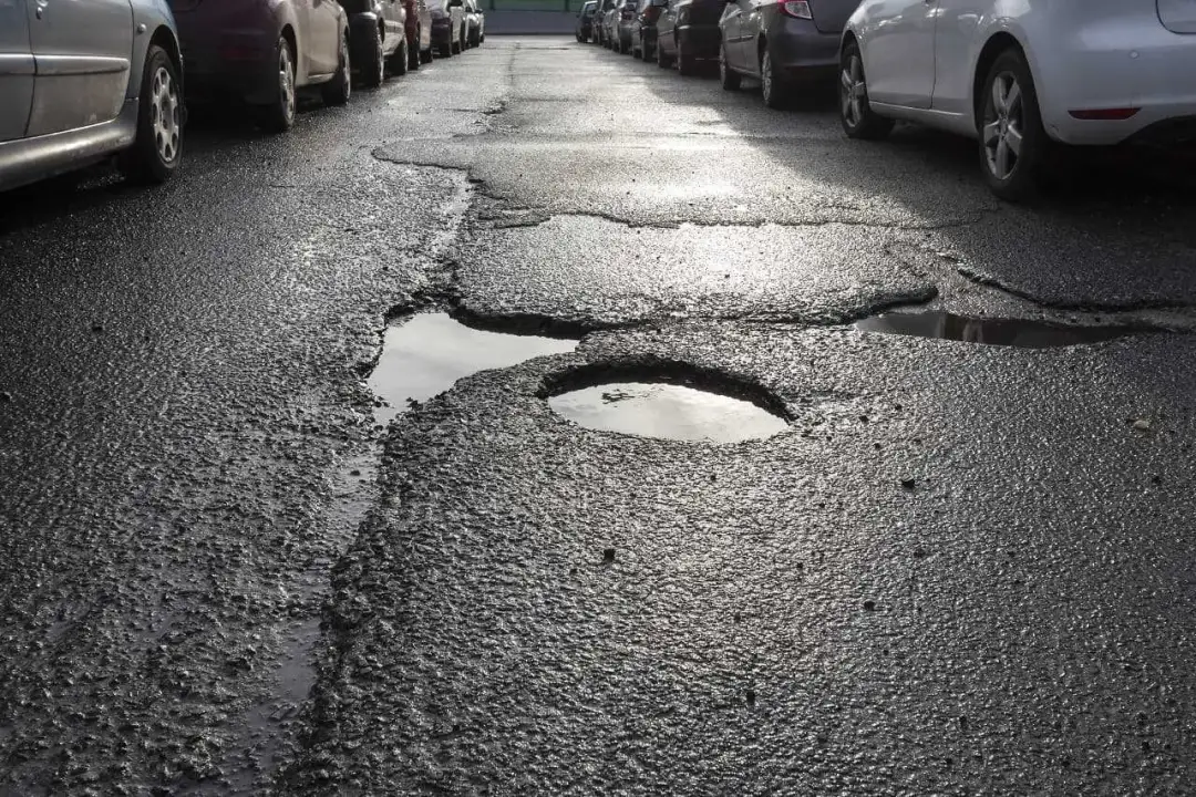 Odszkodowanie za dziurę w drodze? Zdobądź je z naszym wzorem!