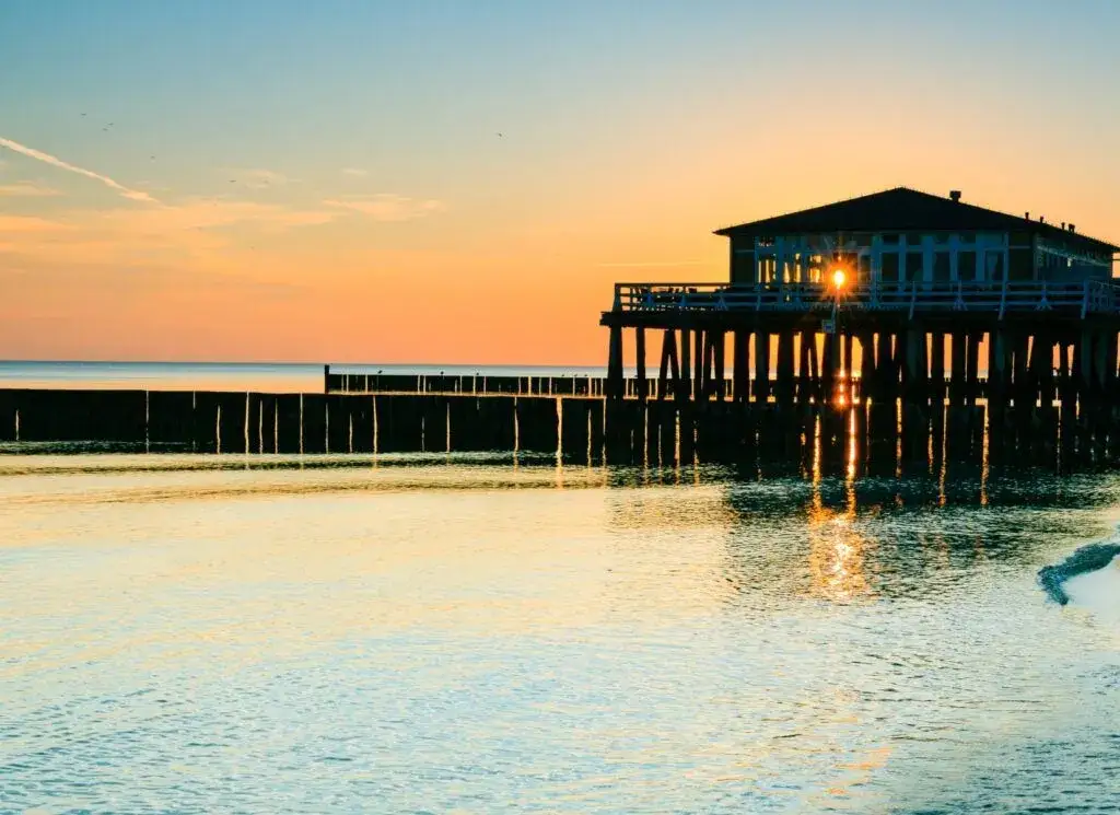 Co zwiedzać w Ustroniu Morskim? Odkryj najlepsze atrakcje i miejsca