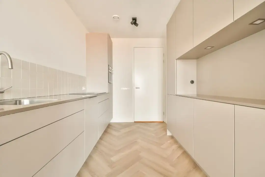 Kaszmirowa kuchnia: Jaki blat wybrać? Inspiracje i porady