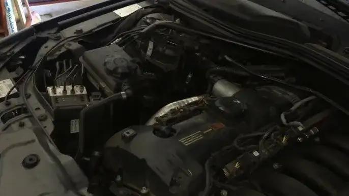 Gdzie jest akumulator w BMW E60? Odkryj jego lokalizację i dostępność