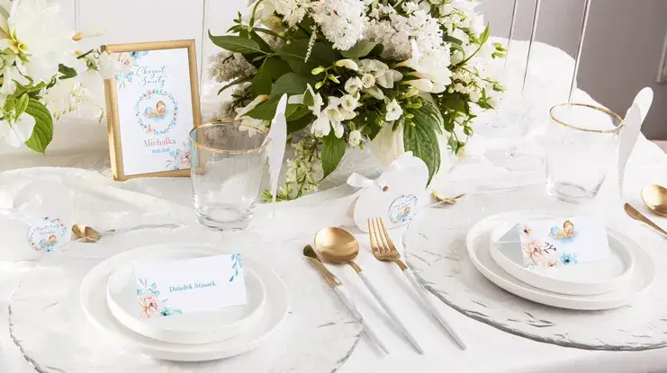 Jakie kwiaty na chrzest na stół? Idealne propozycje dla rodziców