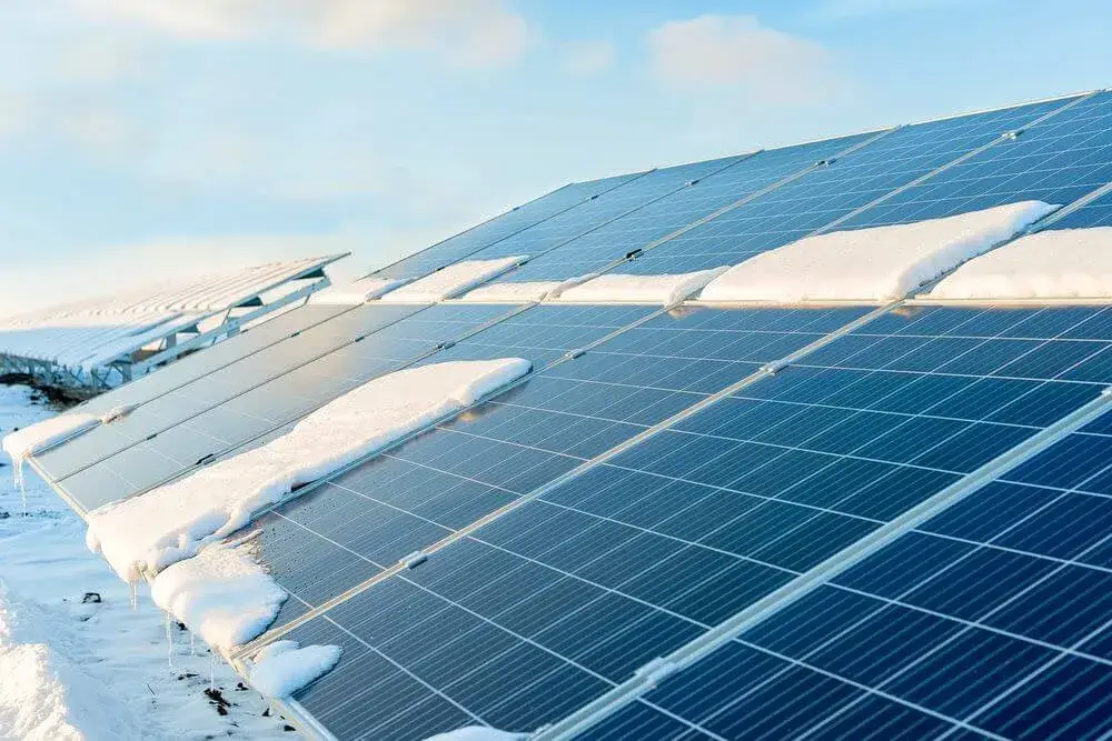 Ile prądu produkują panele fotowoltaiczne zimą? Zaskakujące wyniki! Ile prądu produkują panele fotowoltaiczne zimą? Zaskakujące wyniki!