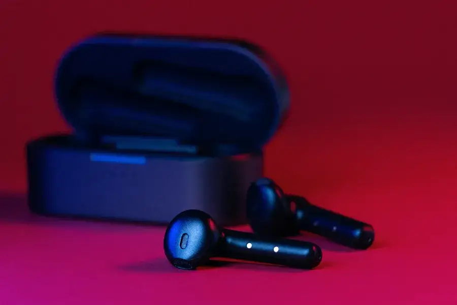 Czy słuchawki bezprzewodowe są szkodliwe dla zdrowia? Sprawdź fakty