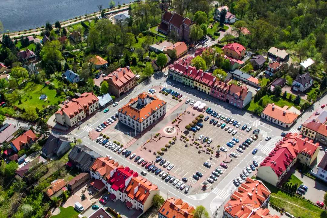 Gdzie wysiąść w Serocku? Przystanki z Warszawy i co dalej?