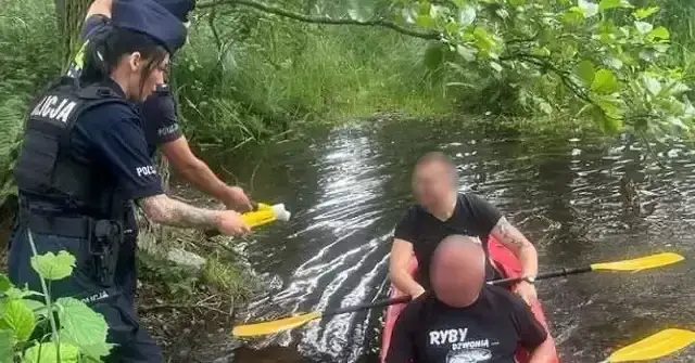 Alkohol na kajaku: Czy to legalne? Prawo, kary, bezpieczeństwo