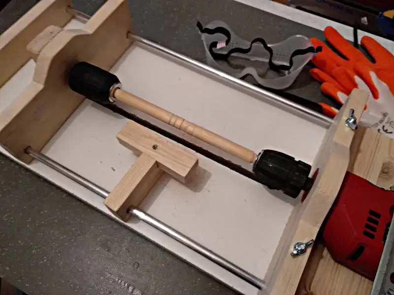 Tokarka z wiertarki: Zbuduj sam Prosty poradnik DIY