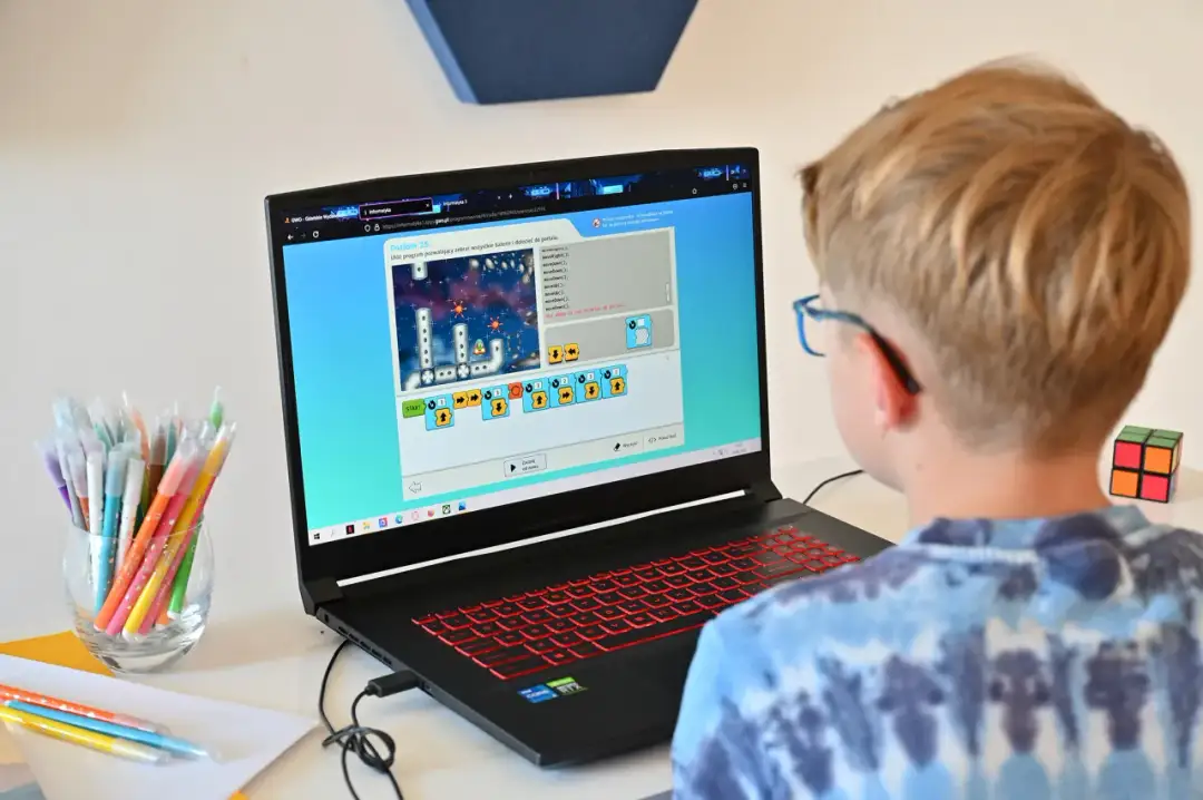 Zajęcia kreatywne z informatyki, które rozwijają pasję do technologii