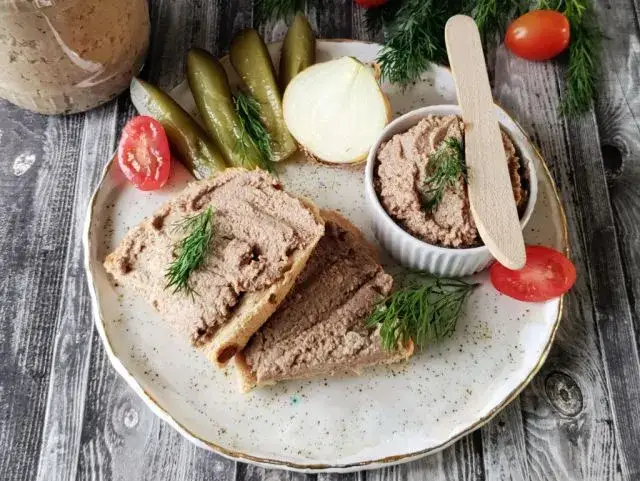 Jak długo gotować pasztet w słoikach? Czas i wskazówki