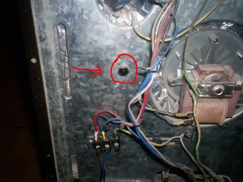 Gdzie jest bezpiecznik w piekarniku Mastercook? Znajdź go łatwo!