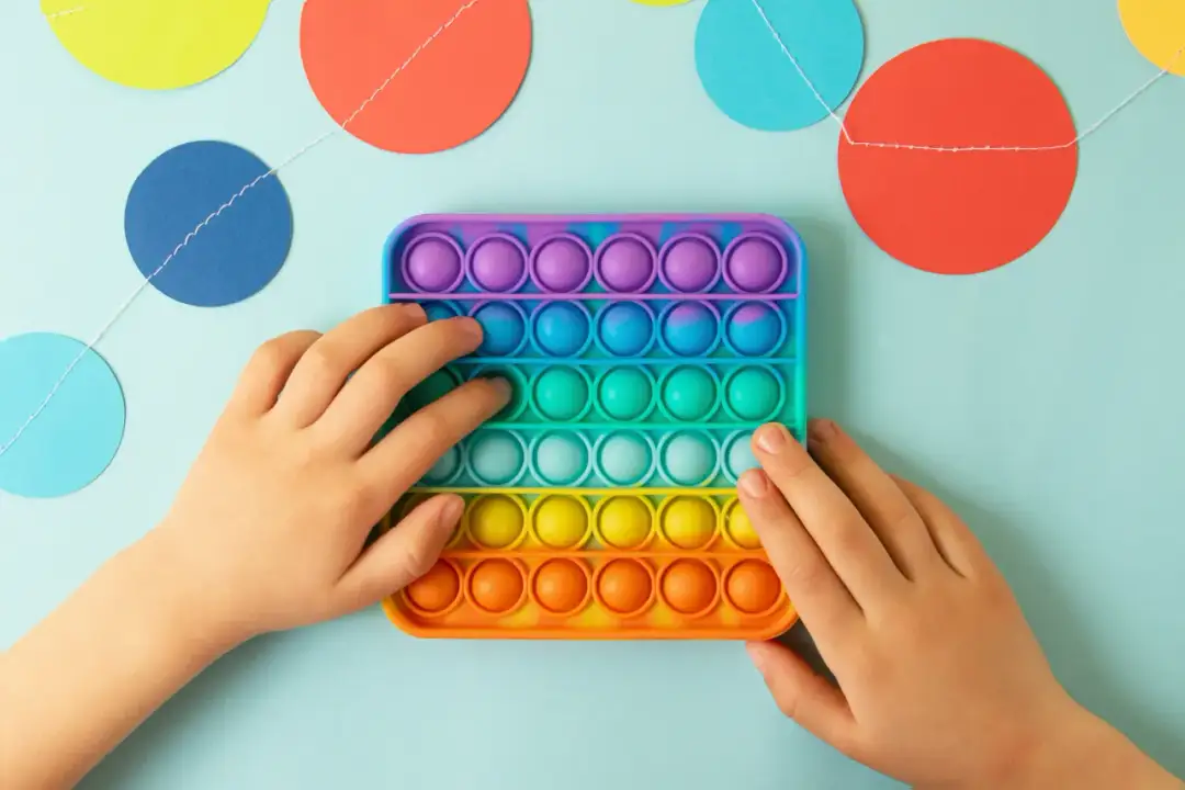 Zabawki sensoryczne dla rocznego dziecka: wybierz bezpiecznie i mądrze!