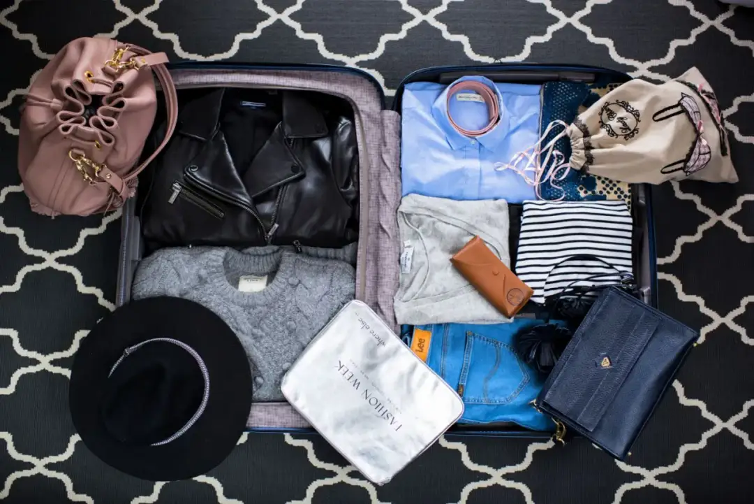 Jak spakować bieliznę do walizki: uniknij zagnieceń i chaosu