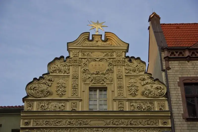 Muzeum sztuki dalekiego wschodu w kamienicy pod gwiazdą – historia i atrakcje